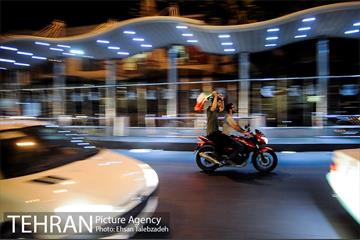 شادی مردم تهران پس از صعود تیم ملی فوتبال به جام جهانی 2