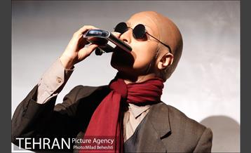 نمایش همه چیز می گذرد، تو نمی گذری‎ 15