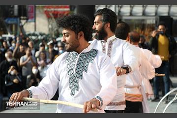 اجرای کارناوال نوروزی لبخند بهار در بوستان دانشجو 11