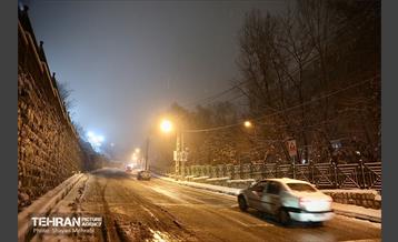 بارش برف زمستانی در معابر شمالی پایتخت - 1 5