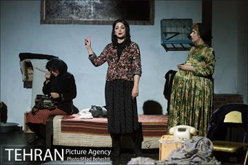 نمایش روز عقیم‎ 23