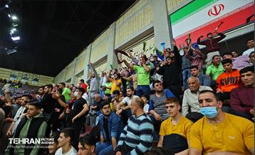 مراسم اهدای کاپ قهرمانی تیم‌های برتر کشتی آزاد توسط شهردار تهران و وزیر ورزش 8