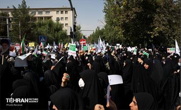 راهپیمایی نمازگزاران نماز جمعه تهران در اعتراض به حوادث اخیر