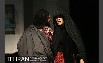 نمایش روز عقیم‎ 9