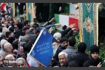 تشییع پیکر ۱۰۰ شهید مردمی و مدافع امنیت در تهران - 1 44