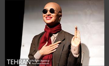 نمایش همه چیز می گذرد، تو نمی گذری‎ 16