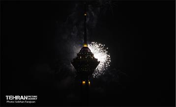 نورافشانی جشن پیروزی انقلاب اسلامی در میدان ولی‌عصر(عج) 10