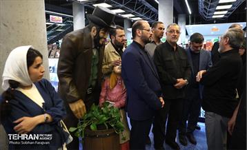 بازدید شهردار تهران از رویداد "اردی‌بهشت کتاب" 2