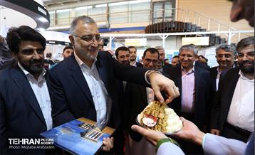 بازدید شهردار تهران از نمایشگاه شهرهای خواهرخوانده و توانمندی های مدیریت شهری تهران