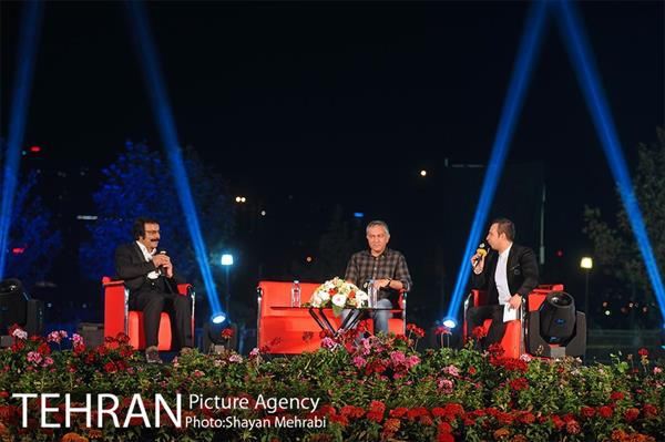 ویژه برنامه شب فیروزه ای در دریاچه شهدای خلیج فارس 27