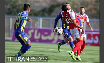 دیدار تیم‌های فوتبال گسترش فولاد و پرسپولیس 13