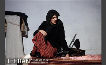 نمایش روز عقیم‎ 28