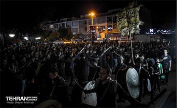 عزاداری شب عاشورا در میدان منیریه  21