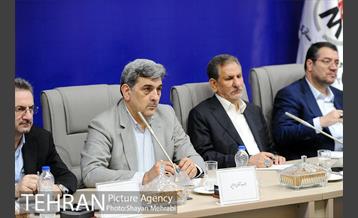 بازدید معاون اول رئیس جمهور به همراه شهردار تهران از کارخانه واگن‌سازی تهران 55