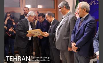 تجلیل از خانواده شهدای آتش‌نشان حادثه پلاسکو با حضور شهردار تهران 53