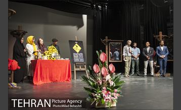 رونمایی از کتاب نمایشنامه زنانی که به بزها خیره شده اند 20