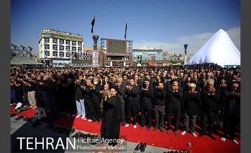 مراسم عاشورای حسینی در میدان امام حسین(ع) 17