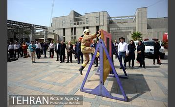 بازدید اعضای شورای اسلامی شهر از نمایشگاه آتش نشانی 23