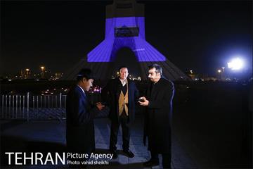 اکران تصاویری بر برج آزادی تهران برای همدردی با ملت چین 3