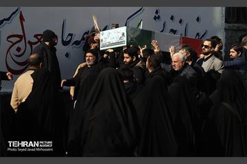 تشییع پیکرهای ۱۰۰ شهید گمنام از مقابل دانشگاه تهران 9