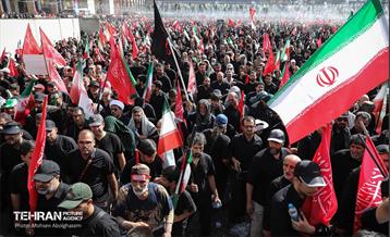 اقامه نماز بر پیکر آقای شهید ایران - 1 36