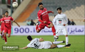 دیدار تیم های فوتبال پرسپولیس و ذوب آهن  12