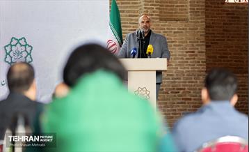 رونمایی از سردیس چهره‌های ماندگار در شهر تهران 19