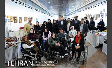 بازدید شهردار تهران از نمایشگاه دستاوردهاى هنرى زنان هنرمند داراى معلولیت 16