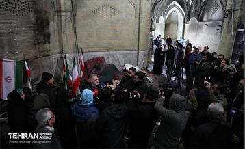 بازدید خبرنگاران رسانه‌های خارجی از تخریب اموال عمومی شهر 50