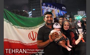 شادی خیابانی مردم بعد از پیروزی تیم ملی ایران 36