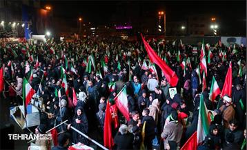 کاروان‌ موتوری و خودرویی از میدان انقلاب تا ساختمان هلال احمر تهران 45
