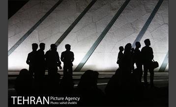 هزار توی زمان در برج آزادی 2