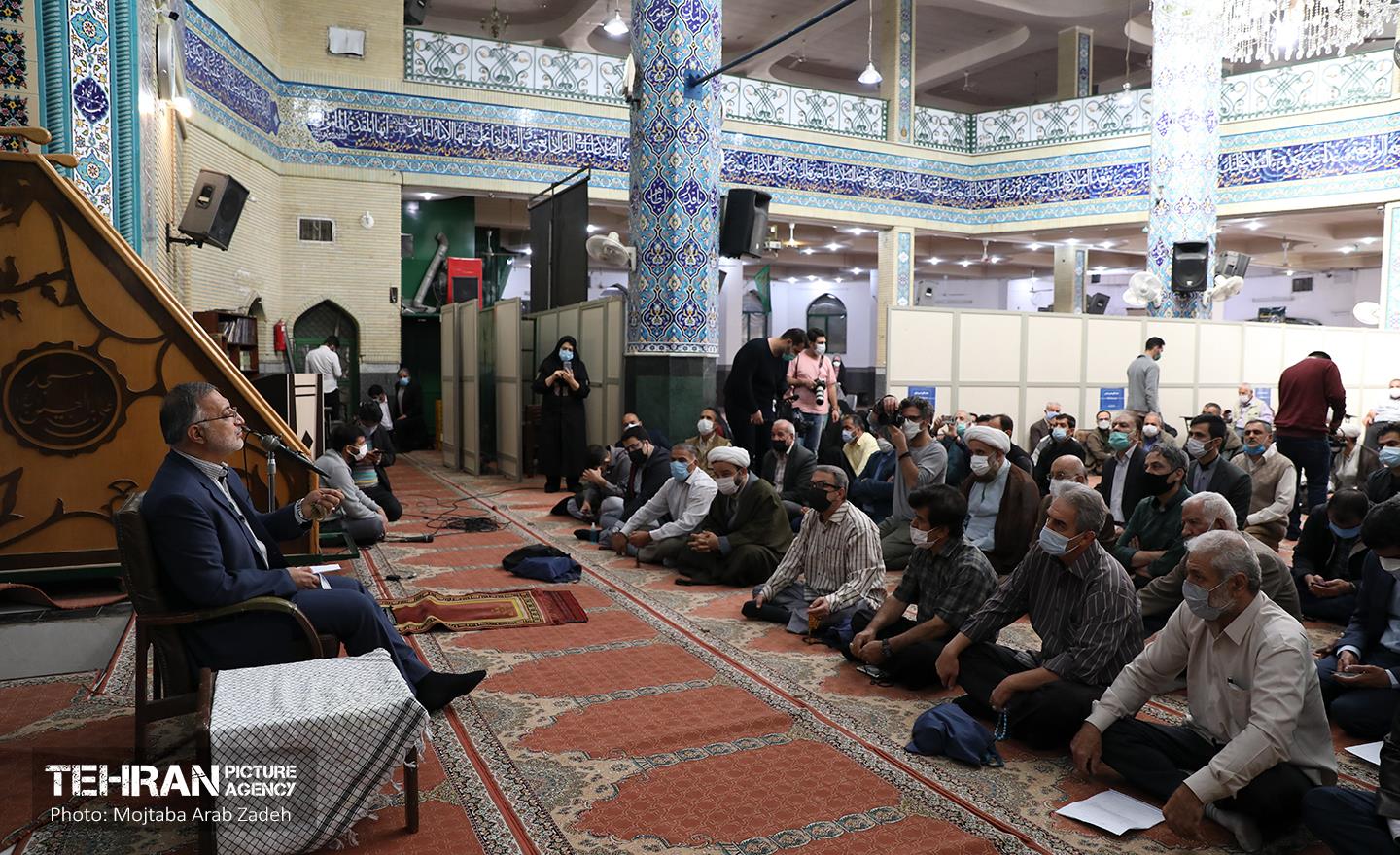 حضور شهردار تهران در مسجد علی ابن الحسین(ع) منطقه 14