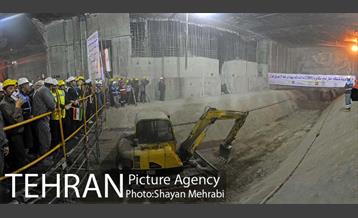 ورود دستگاه تمام مکانیزه(TBM) به ایستگاه مترو شهدا 1