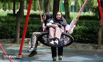 زمین بازی‌ بوستان لاله تهران 1