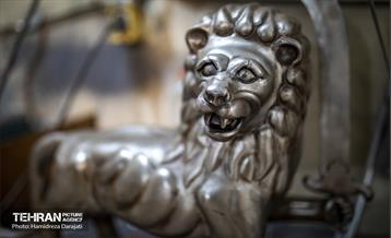 برخی بر این باورند که او همان شیری است که در عصر عاشورا دور پیکر امام و یارانش چرخید و نگهبانی داد تا از گزند حیوانات وحشی به دور باشند