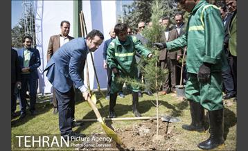 مراسم درختکاری مرکز مدیریت محیط زیست و توسعه پایدار 23