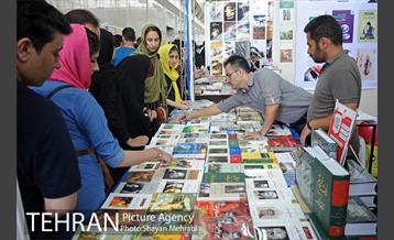 دومین روز از بیست و نهمین نمایشگاه بین المللی کتاب تهران 7