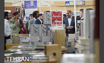 بازدید شهردار تهران از نمایشگاه کتاب در مجموعه شهر آفتاب 1
