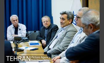 نشست صمیمانه شهردار تهران با شورای عالی و مدیرعامل خانه ی هنرمندان ایران 19