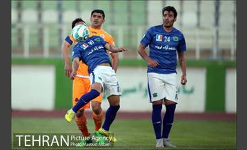 دیدار تیم های فوتبال سایپا و صنعت نفت آبادان