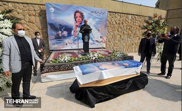 مراسم تشییع پیکر مرحومه ایران درودی هنرمند نقاش 30