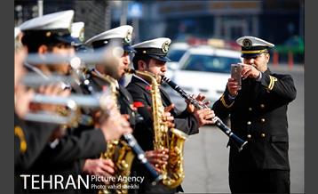 اجرای گروه موزیک به مناسبت سالگرد ورود امام خمینی (ره) 15