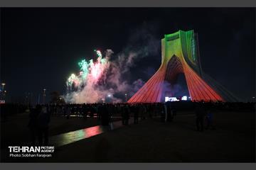 نورافشانی جشن پیروزی انقلاب اسلامی در میدان آزادی 11