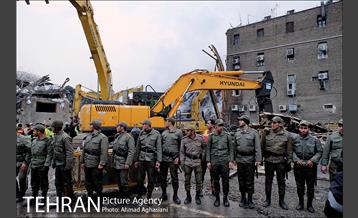 سومین روز عملیات امداد ونجات حادثه پلاسکو -2 11