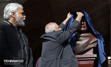 رونمایی از سردیس چهره‌های ماندگار در شهر تهران 6