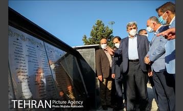 نصب اولین یادبود شهدا در میدان امام خمینی 10