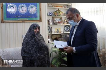 حضور شهردار تهران در منزل شهیدان خالقی پور 25