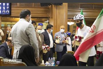 گرامیداشت هفته سلامت در صحن علنی شورای شهر و تقدیر از خانواده شهدای سلامت 12