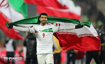 جشن و شادی بازیکنان و کادر فنی تیم ملی ایران پس از صعود به جام جهانی 2022